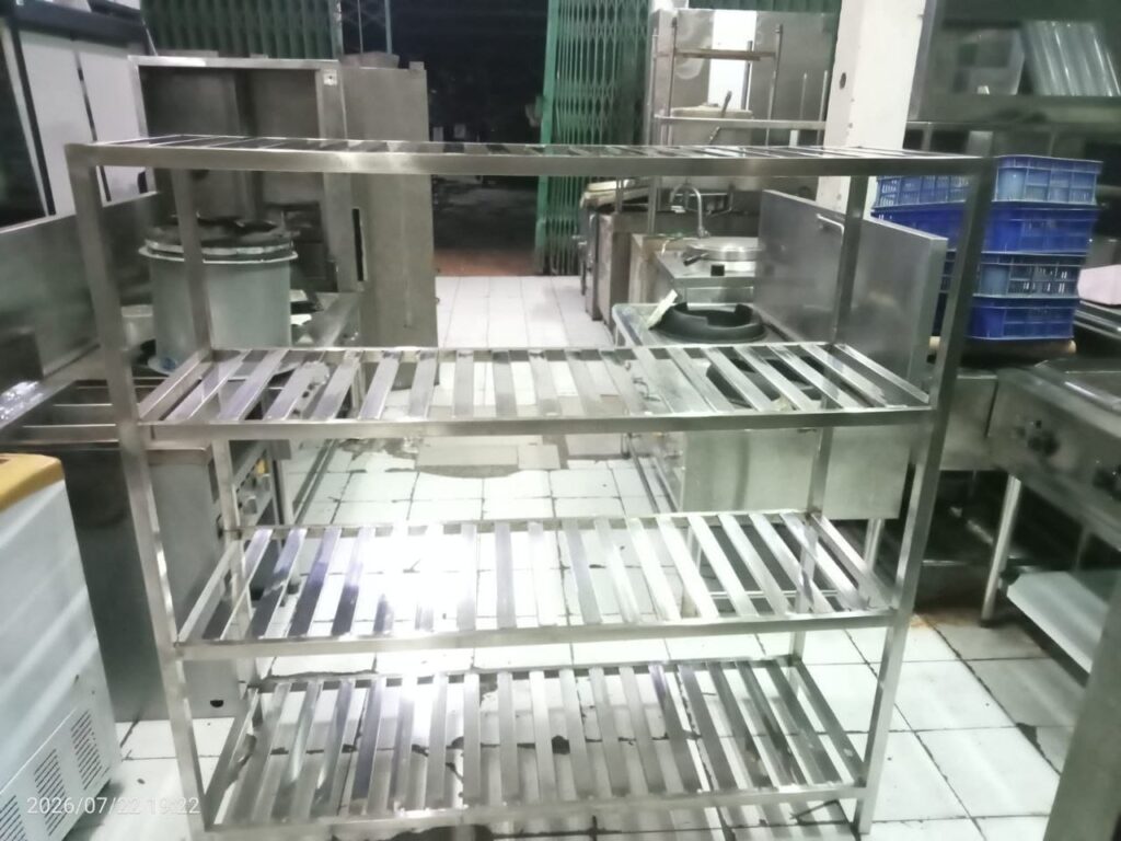 Rak stainless steel 4 susun jari-jari peniris ukuran 150x50x150 cm untuk restoran, catering, hotel, dan dapur komersial.
