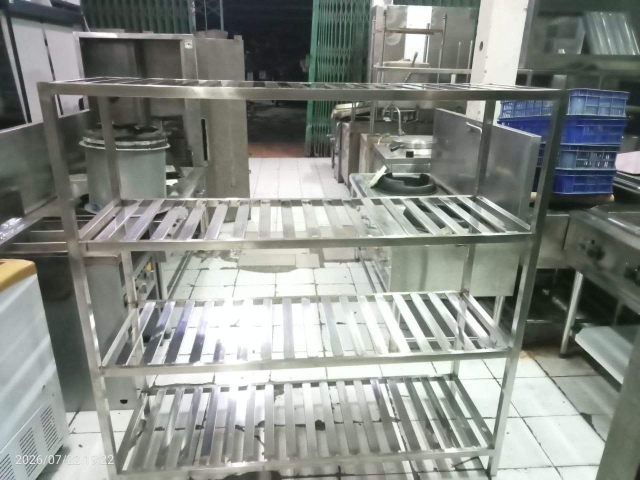 Rak stainless steel 4 susun jari-jari peniris ukuran 150x50x150 cm untuk restoran, catering, hotel, dan dapur komersial.
