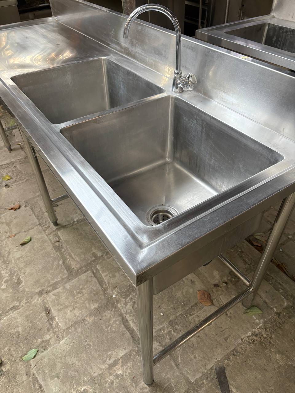 Sink stainless steel 2 bak custom Sakha Steel untuk kitchen equipment
