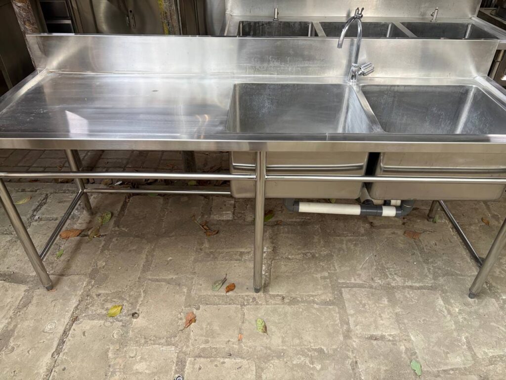 Sink stainless 2 lubang sayap kiri ukuran 200x65x80 cm produksi Sakha Steel
