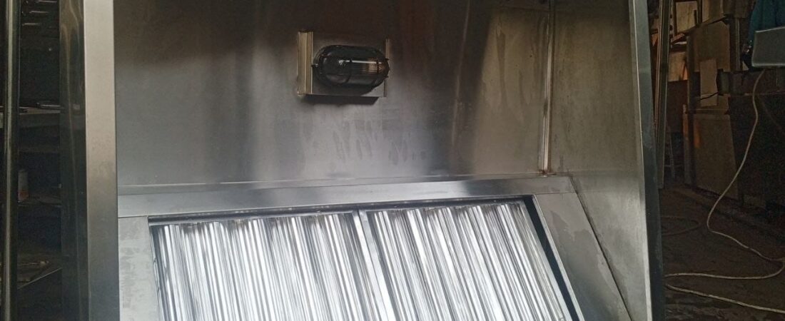Hood Filter Stainless Rumah Lampu 130x110x50x35 cm | Sakha Steel