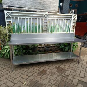 Meja kerja stainless 2 susun dengan backsplash untuk dapur restoran