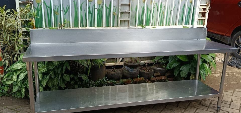 Meja Stainless 2 Susun dengan Backsplash 210x60x85 cm