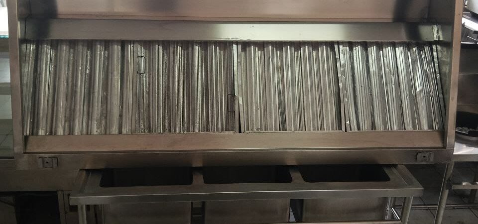 Hood Filter Stainless dengan Lampu dan Saklar 200x90x50 cm