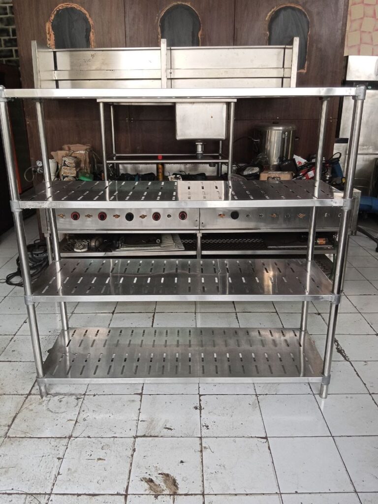 Rak stainless 4 susun untuk penyimpanan dapur restoran