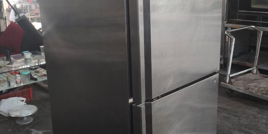 Upright Chiller 2 Pintu Kapasitas 621 L