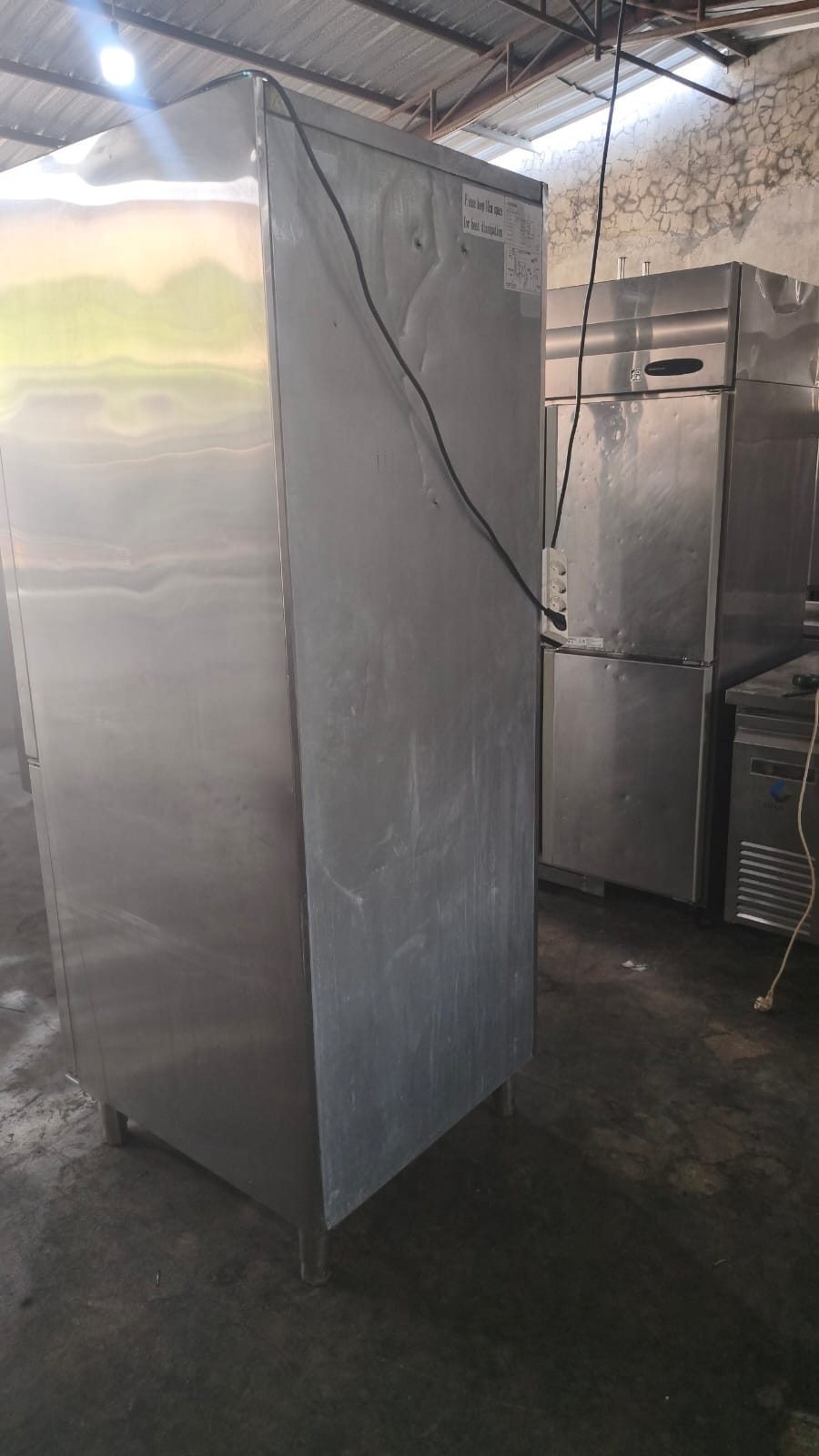 Chiller 2 pintu 621 liter untuk dapur restoran